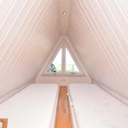 Traumhaftes Reetdach Gedecktes Mit Blick Auf Den Breetzer Bodden Bis Hiddensee Vieregge