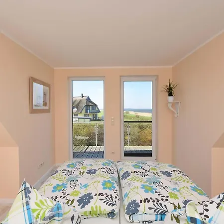 Traumhaftes Reetdach Gedecktes Mit Blick Auf Den Breetzer Bodden Bis Hiddensee *